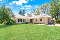 Building Photo - Beautiful 3BR/2BA Home with Sunroom, Formal Dining & Large Backyard