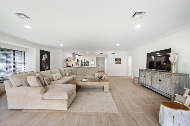 Building Photo - 2810 Polo Island Dr