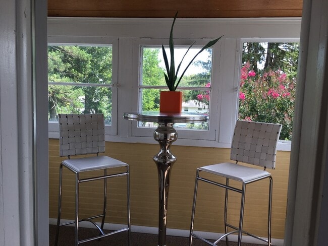 Sunroom off kitchen - 6004 Old Capitol Trl