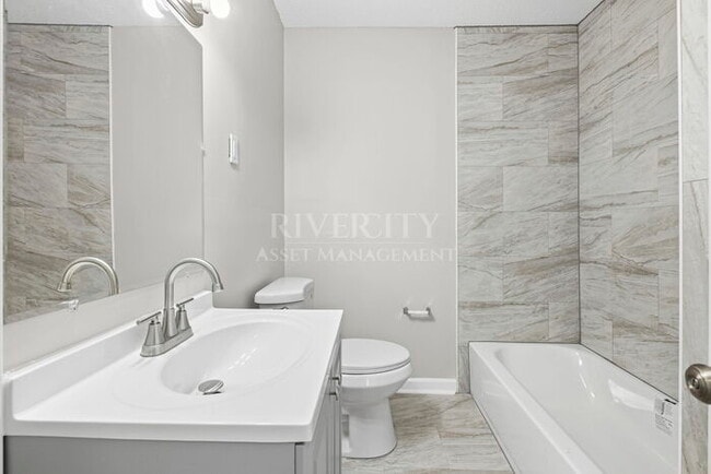 Building Photo - Beautifully Renovated 3 Bed / 2 Bath Home with Over 1,700 Sq Ft!