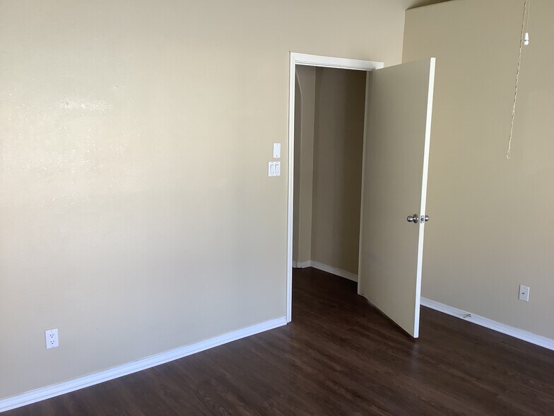 Building Photo - 7623 Banyon Ave NW