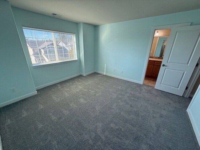 Building Photo - LYNNWOOD 3 BED, 2.5 BATH HOME FOR RENT; AVAILABLE NOW!