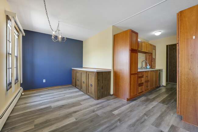Building Photo - 950 Westbrooke Way
