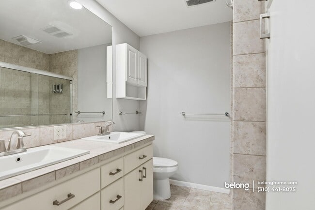 Building Photo - 6542 Ocean Crest Dr