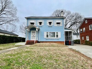 Building Photo - Welcome to this charming 4-bedroom, 2-bathroom home located in the vibrant city of Charlotte, NC