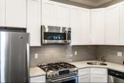 Building Photo - 69 Day St