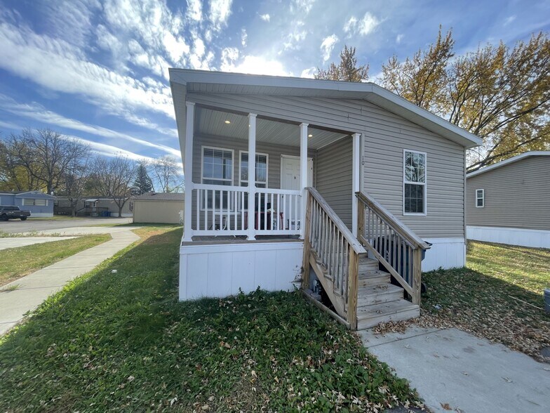 Building Photo - 10 Belmar St