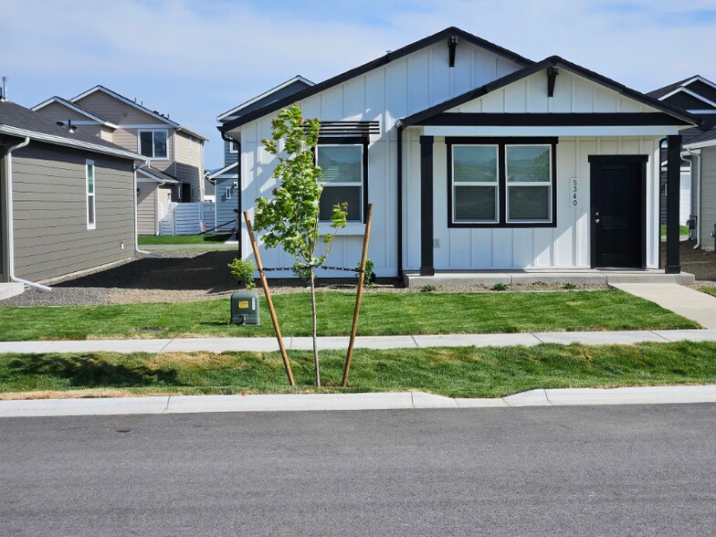 Primary Photo - 5340 E Norma Ave