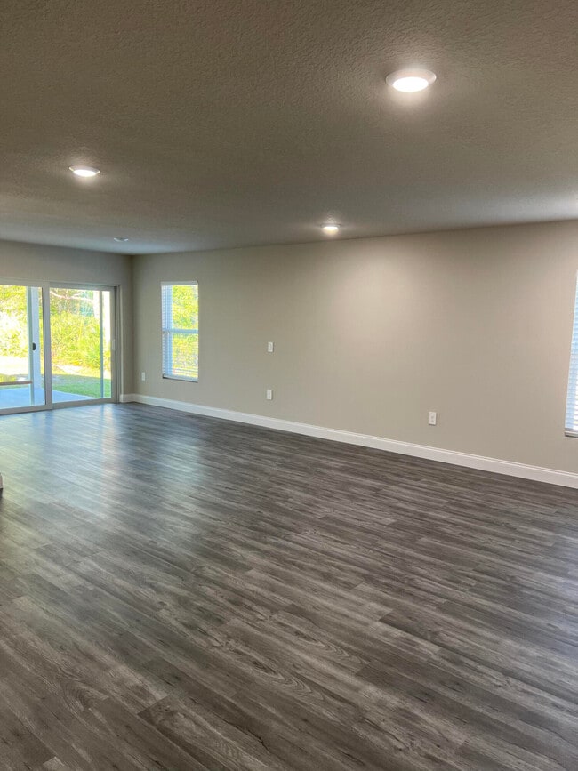 Building Photo - 838 San Filippo Dr SE