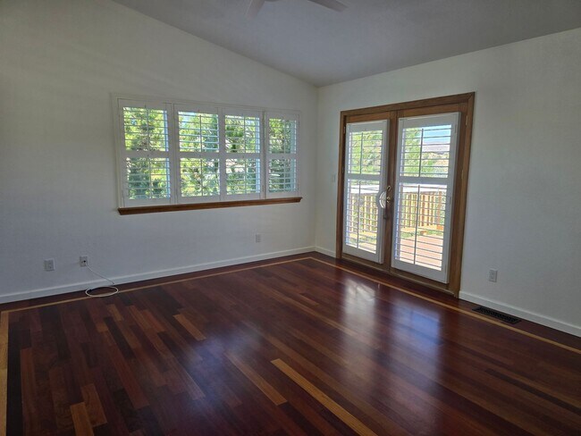 Building Photo - Spacious 5 Bedroom Home With Valley Views In SW Reno!