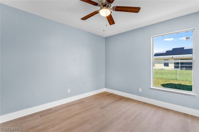 Building Photo - 1715 NE 2nd Ave