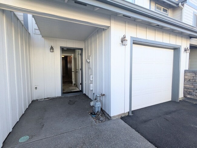 Building Photo - Gorgeous 3x2 townhouse, single-car garage, and two gas fireplaces