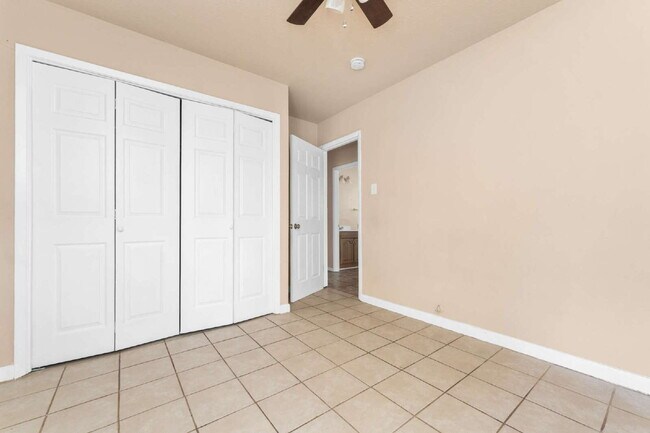 Building Photo - 218 E Villaret Blvd