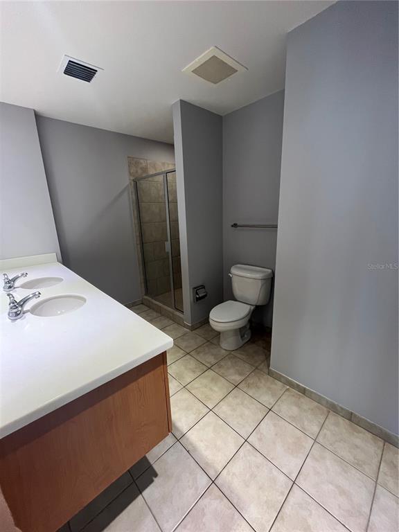 Building Photo - 1120 E Kennedy Blvd