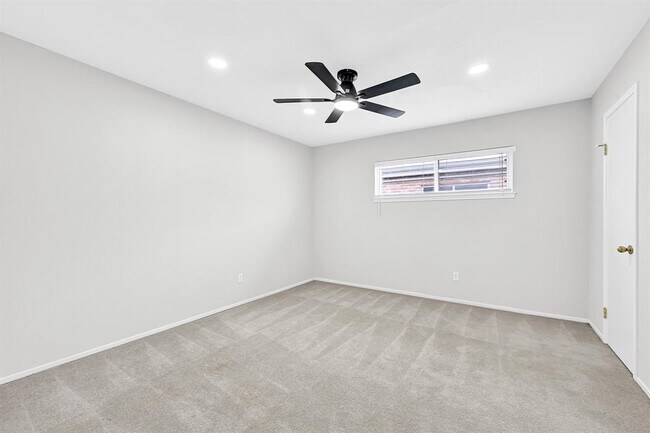 Building Photo - 6410 Del Monte Dr