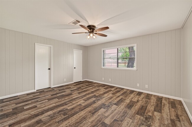 Building Photo - 1203 Bernard Ave