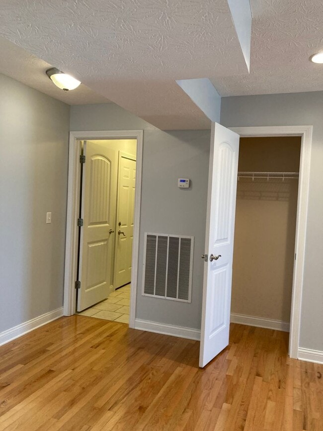 Building Photo - 141 Twin Lakes Dr