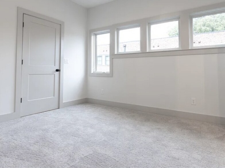 Building Photo - 615 King Arnold St