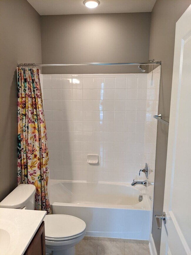 Building Photo - Gorgeous Newer Build (2019) 4 level townho...
