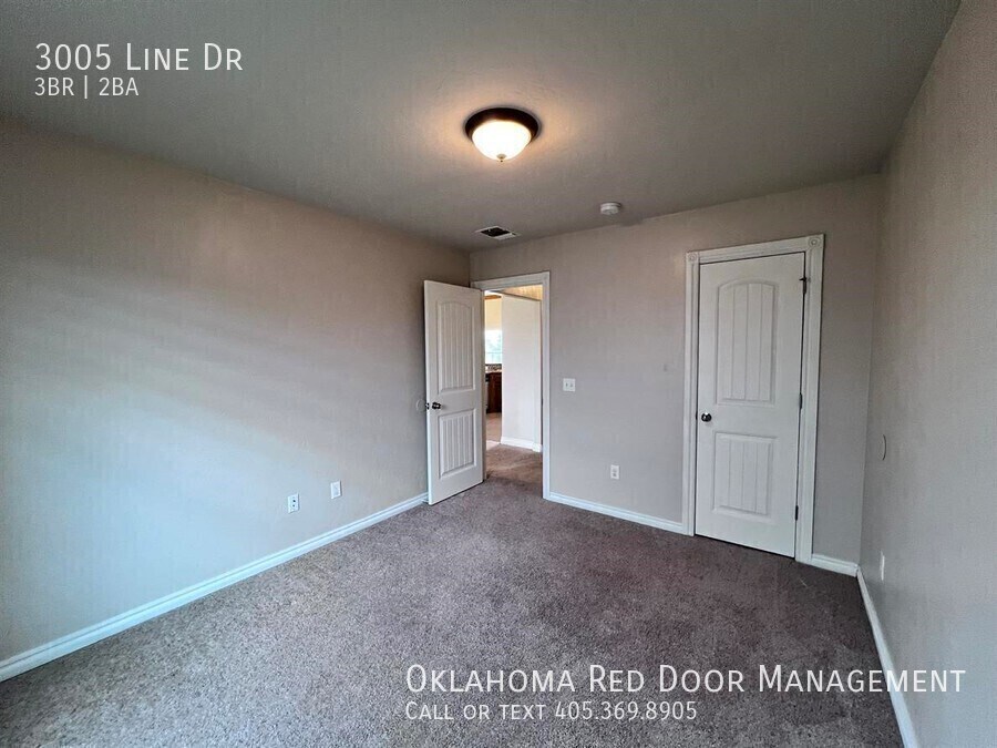 Building Photo - 3005 Line Dr