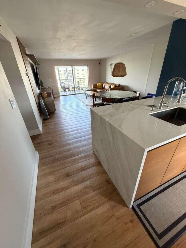 Building Photo - 301 SE 3rd St