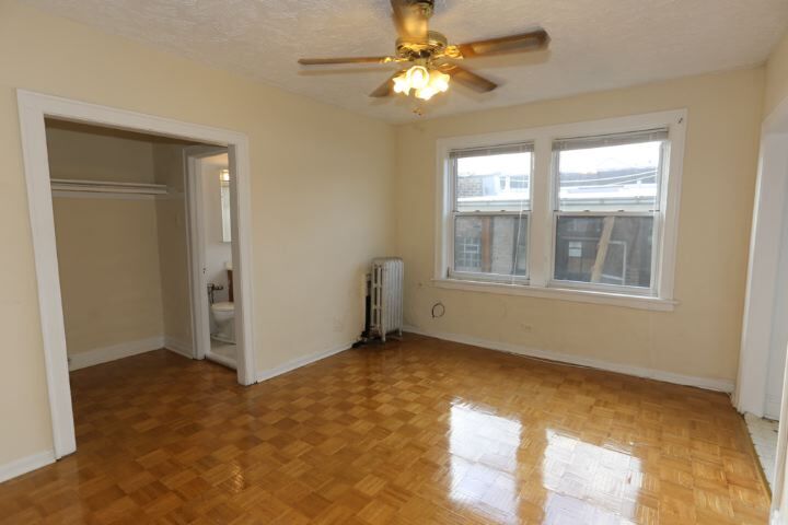 Building Photo - 716 W Belmont Ave