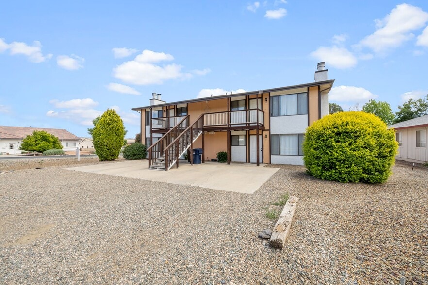 Building Photo - 1299 N Tapadero Dr
