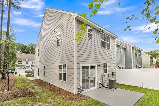 Building Photo - 1010 Crescent Cove Lane