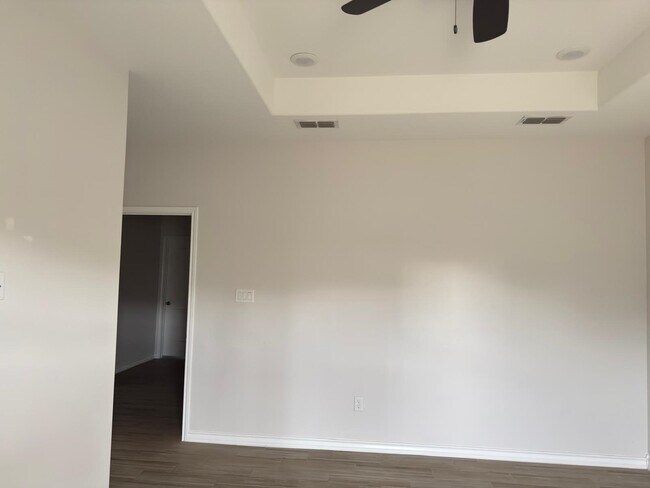 Building Photo - 6002 Amir Dr