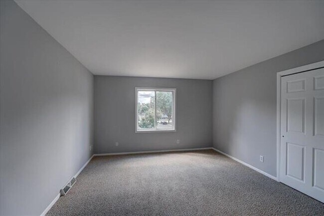 Building Photo - 3909 Patrick Henry Way