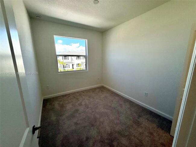 Building Photo - 1111 SE 2nd St