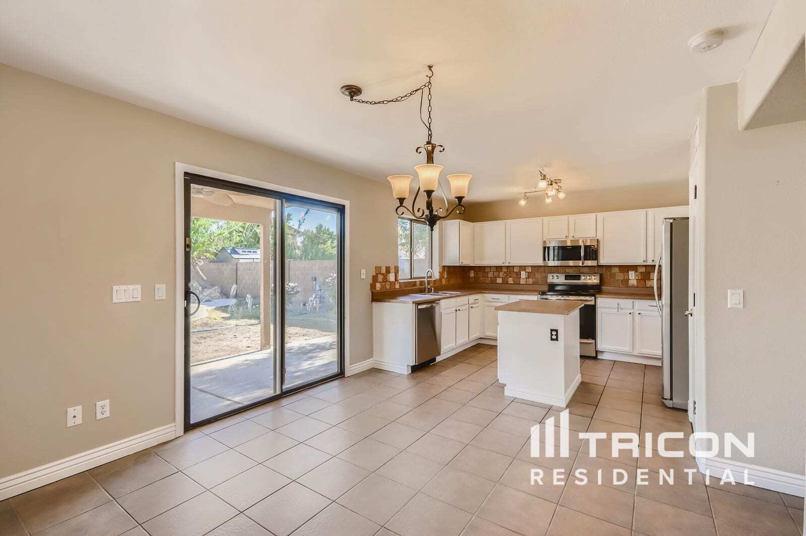 Building Photo - 15950 W Cottonwood St