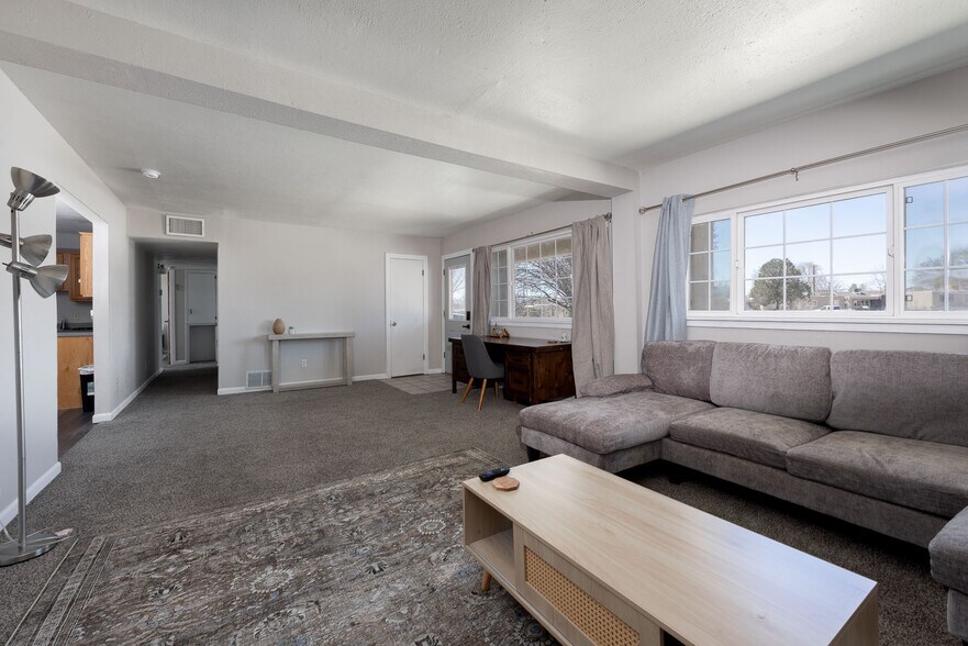 Building Photo - 3708 Sierra Vista Dr