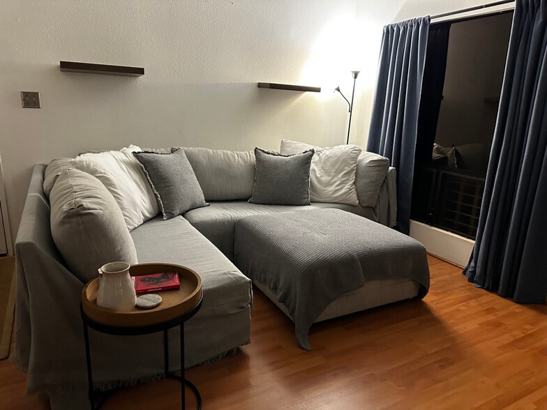 Building Photo - 15 Kulanihakoi St