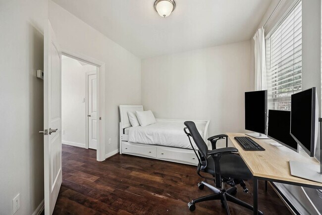 Building Photo - 12247 Oxford Cres Cir