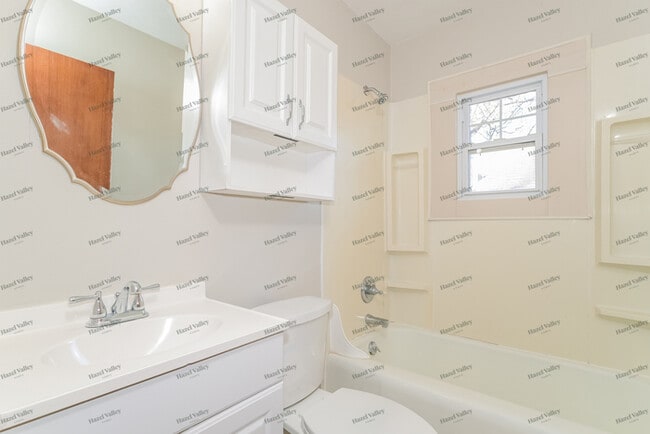 Building Photo - 1115 Ann Ave