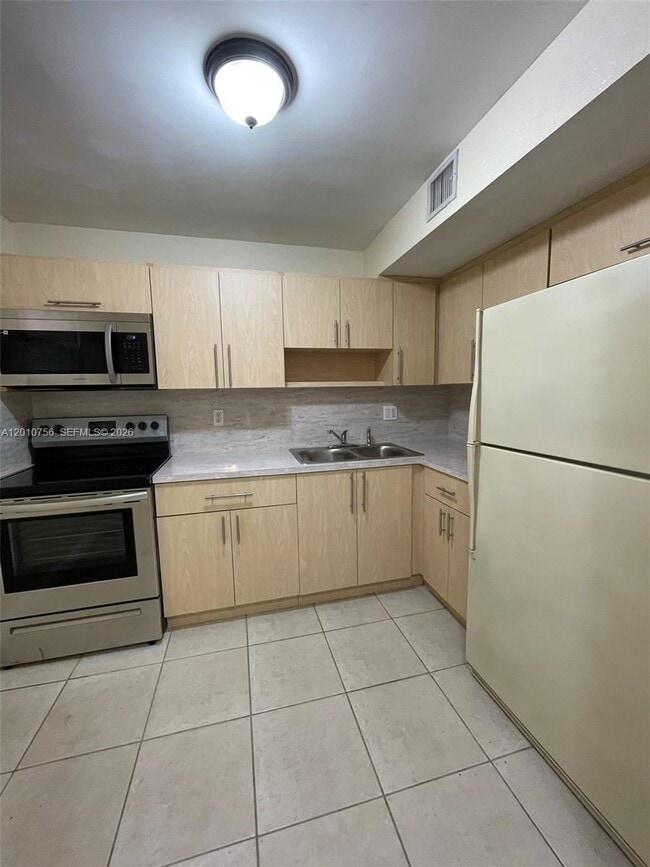 Building Photo - 4215 N University Dr