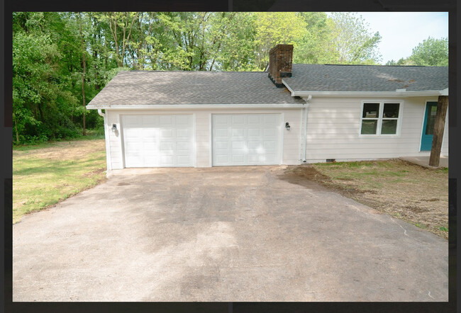 Building Photo - 206 Donald Alexander Rd
