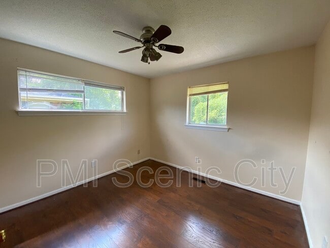 Building Photo - 1220 Gadd Rd