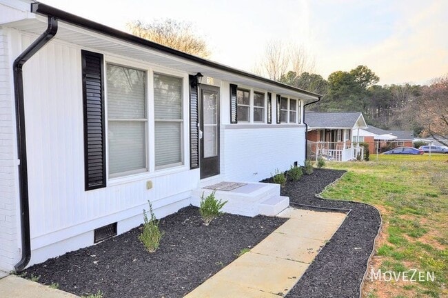 Building Photo - 708 Hadley Rd