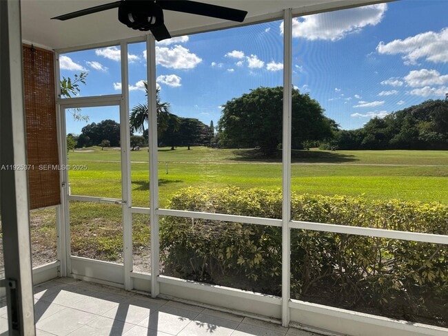 Building Photo - 3100 N Palm Aire Dr