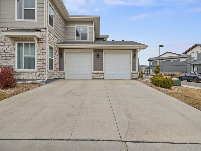 Building Photo - Move-In Ready, 3BR/2BA Townhome in Loveland with Modern Finishes