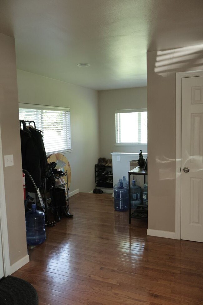 Building Photo - Fruitland Gem: 3BR/2BA with Finished Basement