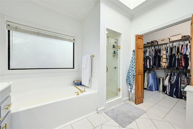 Building Photo - 4006 Lewis Ln
