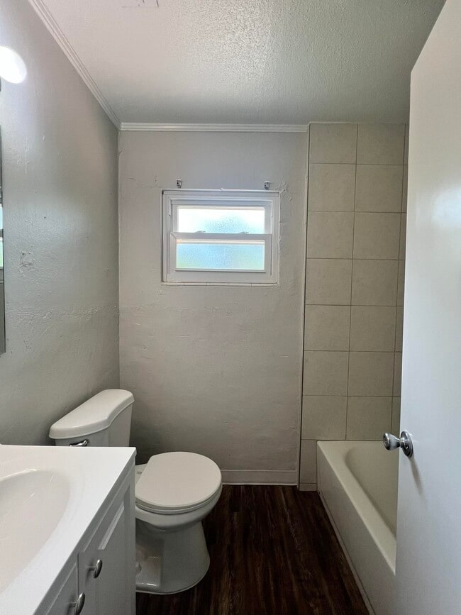 Building Photo - 2613 Rippee Rd