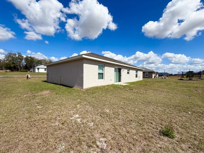 Building Photo - Desirable SE Neighborhood - 3/2/2 Silver Spring Shores **Available NOW**