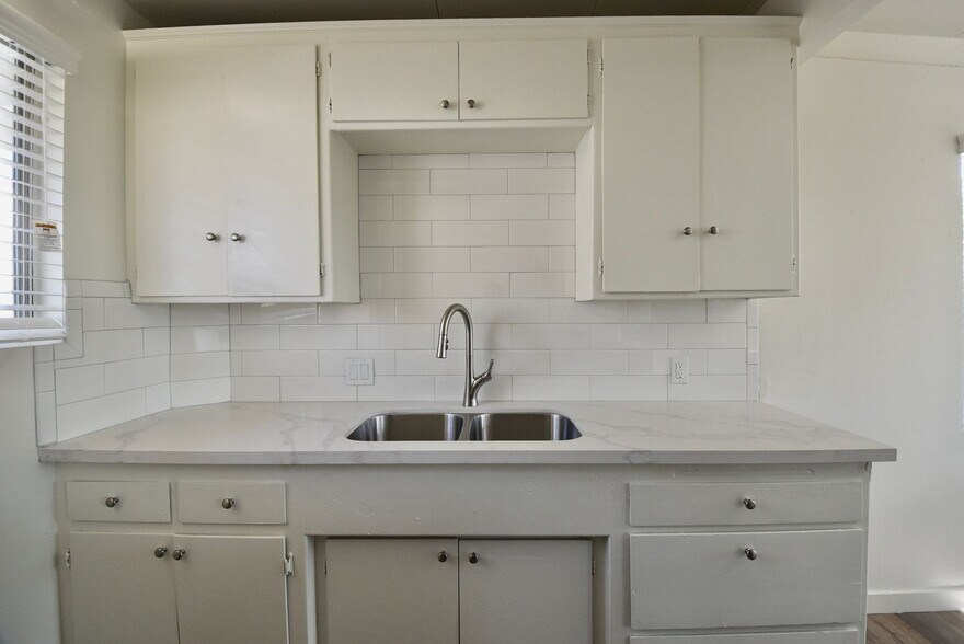 Building Photo - 6125 Whitsett Ave