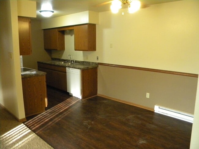Building Photo - 2235 Sylvan Way