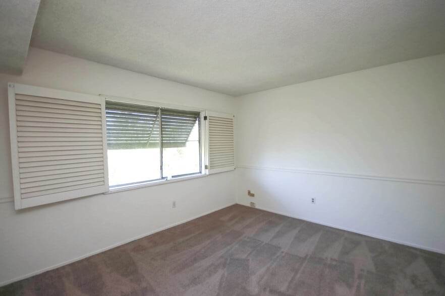 Building Photo - 266 S Madison Ave