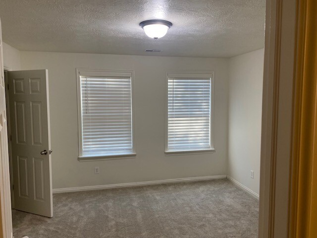 Upstairs Bedroom - 11541 Oakmond Rd